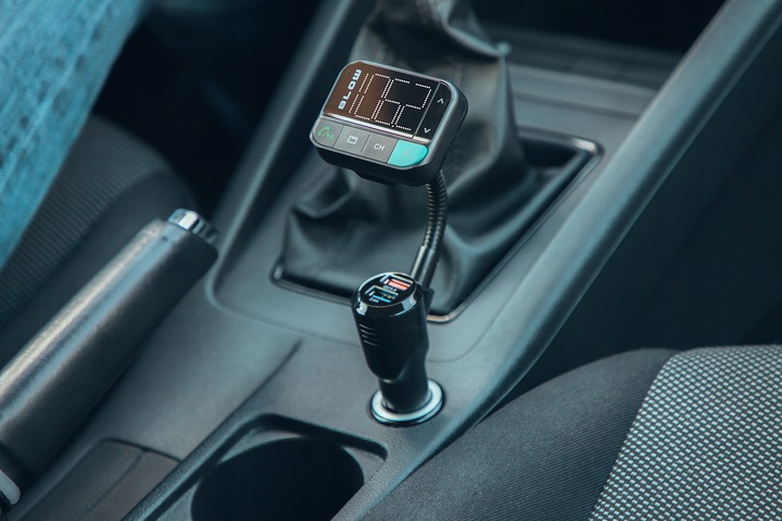 TRANSMITER FM BLUETOOTH 5.0 ZESTAW GŁOŚNOMÓWIĄCY SD QC 3xUSB SIRI/GOOGLE