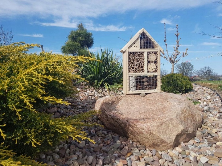 DOMEK hotel BUDKA LĘGOWA DLA OWADÓW MOTYLI Z NATURALNEGO DREWNA DUŻY Z KORĄ