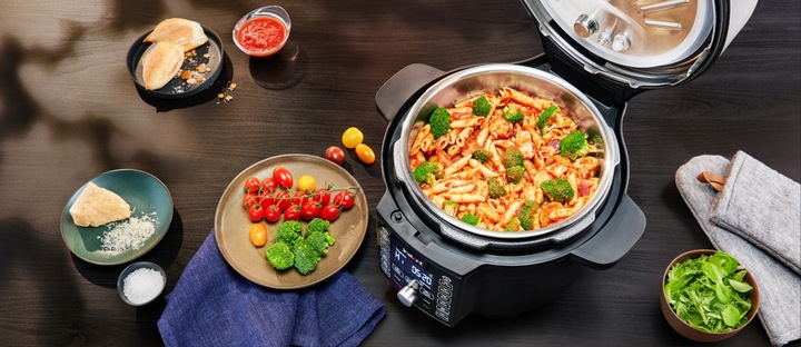 Instant Pot DC Ultimate Lid Air Fryer multicooker