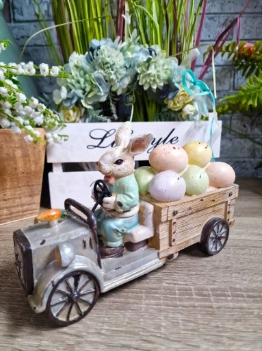 FIGURKA WIELKANOCNY ZAJĄC KRÓLIK Z PISANKAMI B