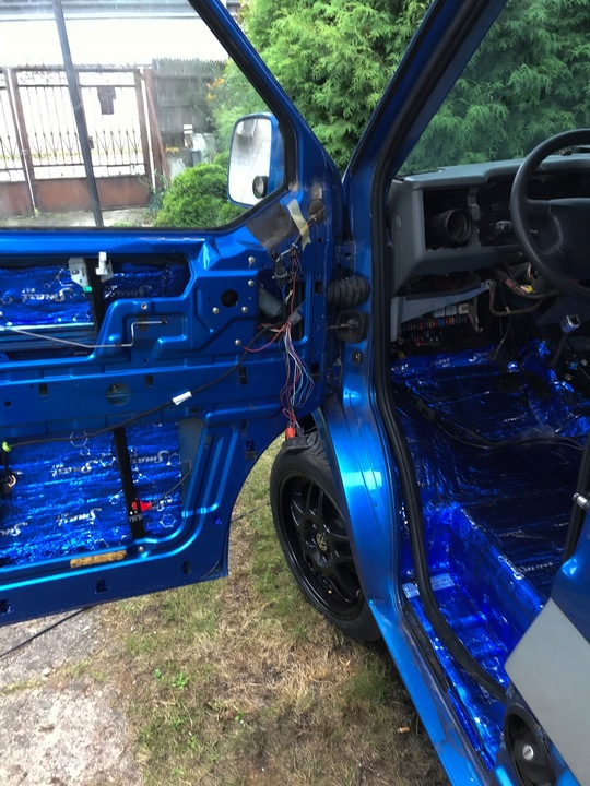 MATA WYGŁUSZAJĄCA DO SAMOCHODU NAJLEPSZA GRUBOŚĆ redukcja wibracji drgań