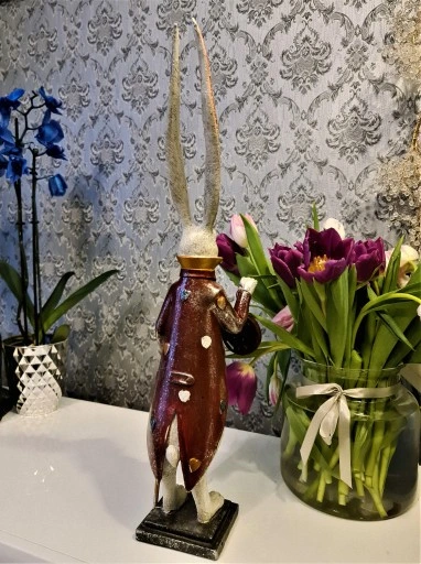 FIGURKA FIGURA - ZAJĄC KRÓLIK Z ZEGAREM model I