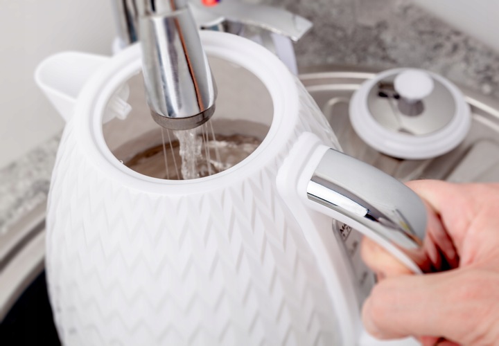 CZAJNIK ELEKTRYCZNY BEZPRZEWODOWY 1,7l C265 ELDOM BIAŁY