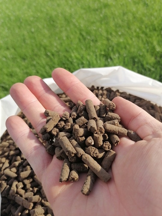 Naturalny nawóz do roślin obornik OBOMIX Końsko-Kurzy granulowany 40 litrów