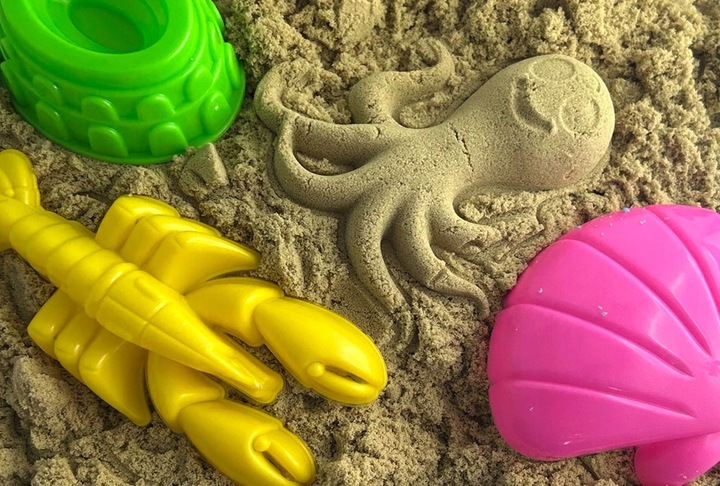 ZESTAW PIASEK KINETYCZNY 2kg + BASEN PIASKOWNICA FOREMKI SZPATUŁKI WALIZKA