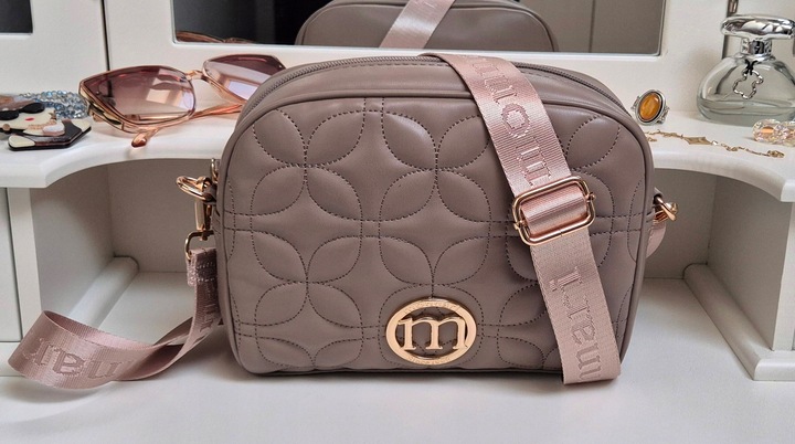 BEŻOWA TOREBKA LISTONOSZKA MONNARI MOCHA MOUSSE PASEK LOGO