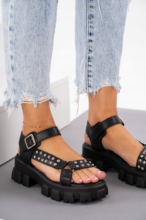 Sandały damskie na grubym spodzie z ćwiekami Czarne 39