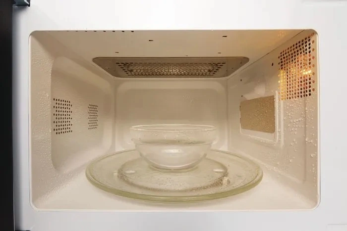 Kuchenka mikrofalowa Gorenje MO17E1W 700W 17l Biała 5poziomów mocy AquaClea