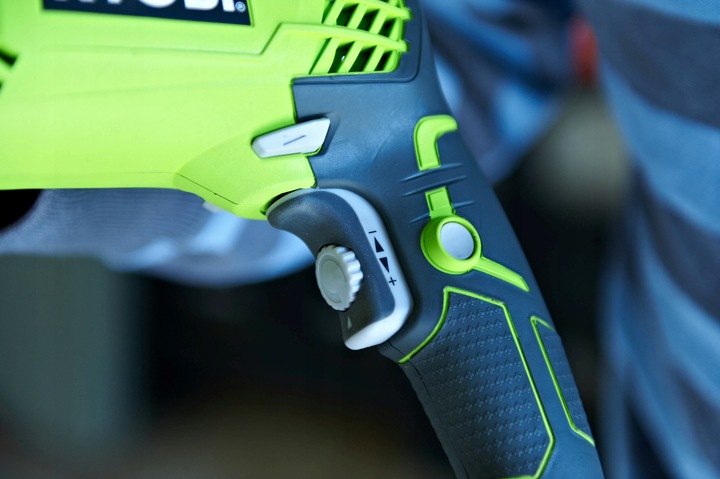 RYOBI ELEKTRYCZNA DWUBIEGOWA WIERTARKA UDAROWA 1200W RPD1200K + WALIZKA