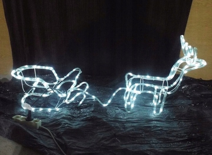 Renifer Świąteczny z Saniami Figurka Świecący LED BIAŁY Zewnętrzny Duży