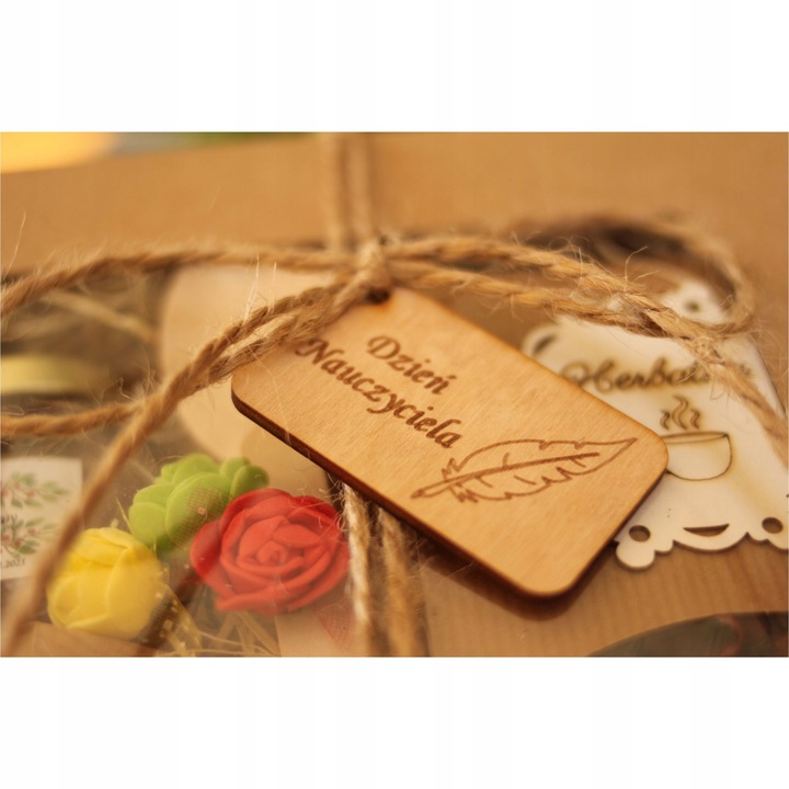 Prezent dla nauczyciela kosz prezentowy na Zakończenie roku szkolnego box