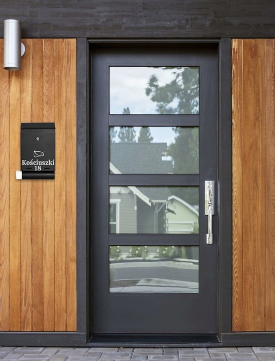 SKRZYNKA POCZTOWA NA LISTY Z NUMEREM DOMU ADRESEM NAZWĄ ULICY NAPISAMI