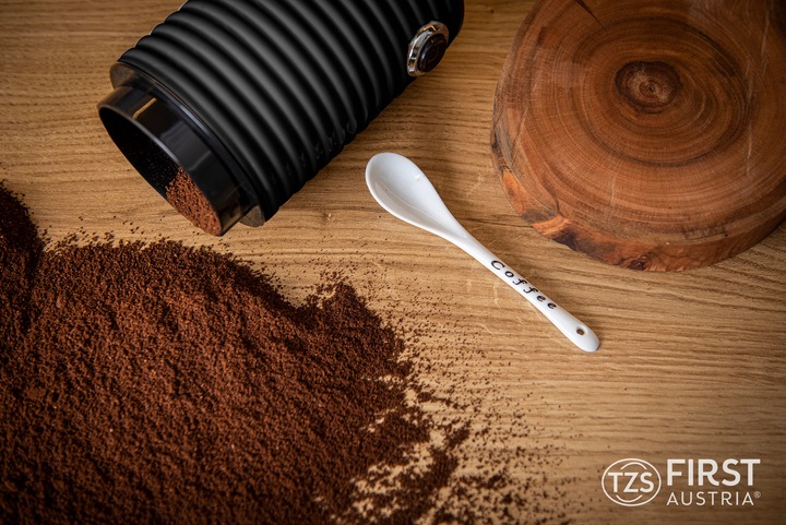 Młynek do mielenia kawy RETRO CZARNY First Austria