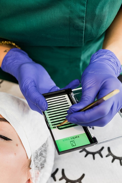 Neutralizator zapachu kleju do przedłużania rzęs Rarity kwiatowy 60ml