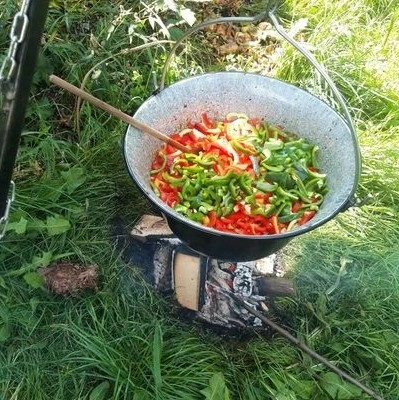 KOCIOŁEK WĘGIERSKI EMALIOWANY TRÓJNÓG GULASZ 14L