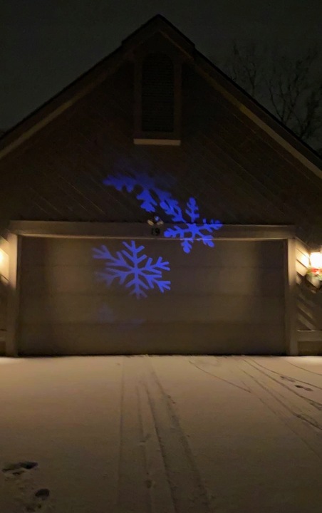 ŚWIĄTECZNY PROJEKTOR LED NA DOM ZEWNĄTRZ PŁATKI ŚNIEGU RZUTNIK NOWOŚĆ 2024