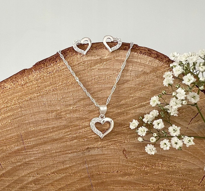 Srebrny komplet damski 925 serca i cyrkonie wyjątkowy prezent dla kobiety