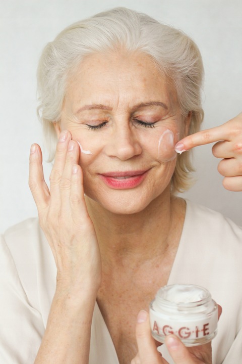 KREM DO TWARZY cera dojrzała PRZECIW ZMARSZCZKOM kwas hialuronowy AGGIE