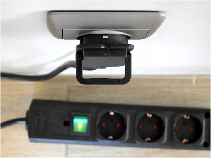 Przedłużacz z PŁASKĄ wtyczką Listwa zasilająca 4 GNIAZDA czarny 2m