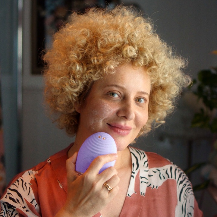 FOREO LUNA 4 Plus Sensitive + SERUM 2.0 30 ml + Nawilżająca maska na noc