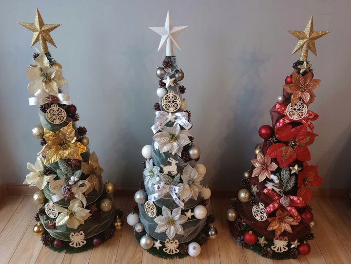 STOŻEK choinka DEKOROWANY z ozdobami 140 cm UBRANA