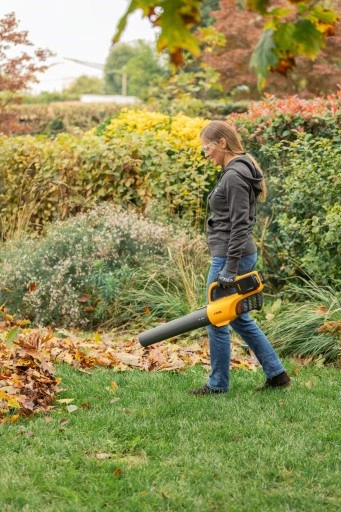 STIGA BL 300E DMUCHAWA AKUMULATOROWA ZESTAW 2X 4 AH 500 W 43 M/S 3 KG