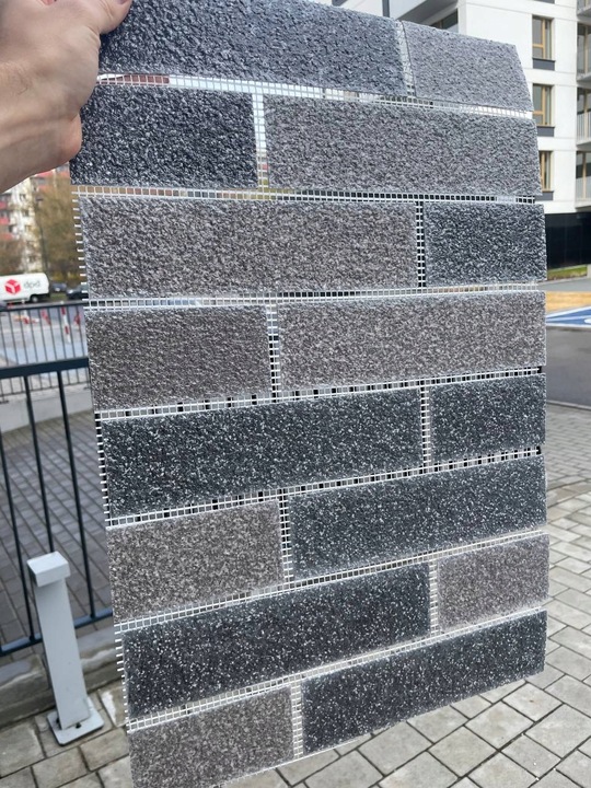 Próbki kolorystyczne cegieł AMK na siatce