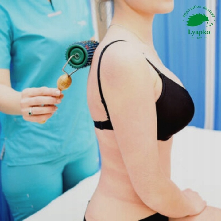 Aplikator LYAPKO WAŁEK do masażu z igłami uniwersalny GRANATOWY