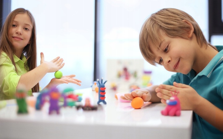 Masa Plastyczna Zestaw Zwierzątka HEY CLAY dla Dzieci+15 pojemników 4 lata+