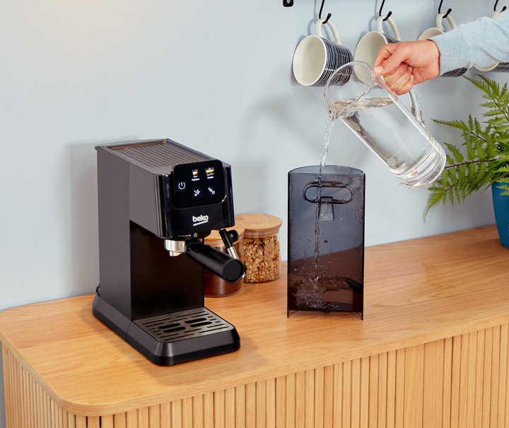 Ekspres ciśnieniowy kolbowy Beko CEP5302B Czarny LCD 15BAR