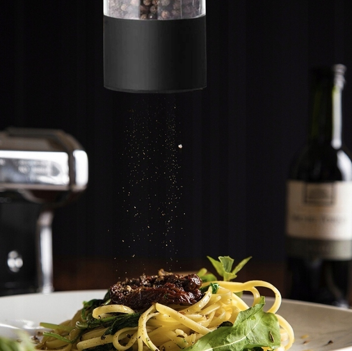 MŁYNEK ELEKTRYCZNY DO PIEPRZU I SOLI PRZYPRAW LED