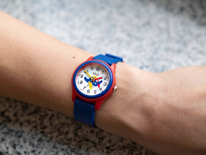 DZIECIĘCY ZEGAREK QQ VS59J009Y DLA CHŁOPCA 10BAR