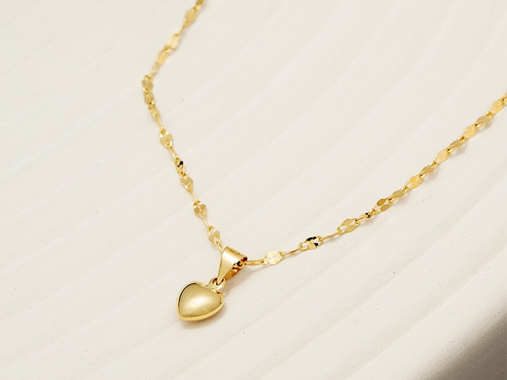 Złoty naszyjnik 585 z delikatnym serduszkiem splot kawa na prezent modny