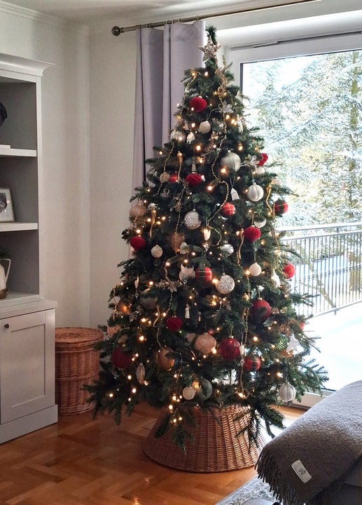 OSŁONA NA STOJAK POD CHIONKĘ WIKLINOWA FI 80 cm , KOSZ POD CHOINKĘ BIAŁY