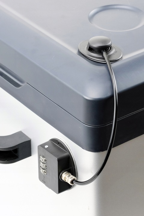 Blokada szyfrowa drzwi lodówki turystycznej