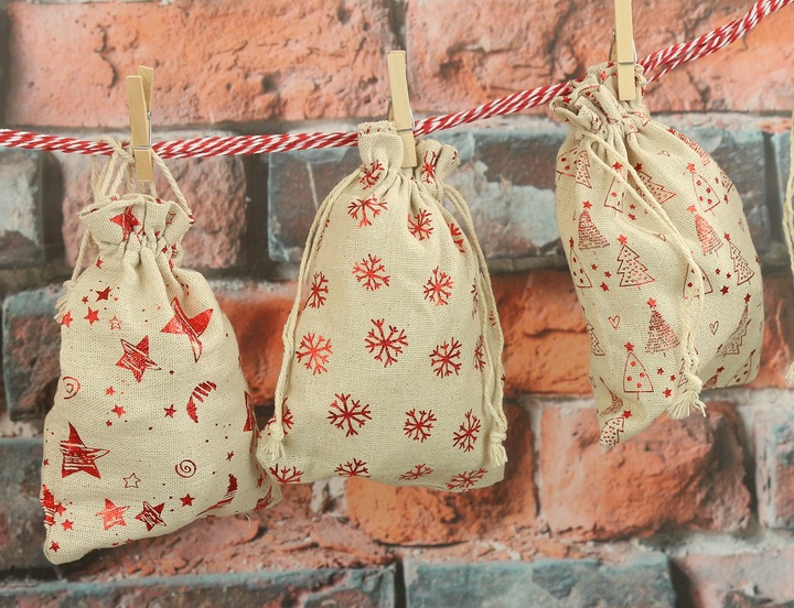 KALENDARZ ADWENTOWY dla DZIECI wiszący WORECZKI 12/16 cm DIY ZESTAW 73 el.