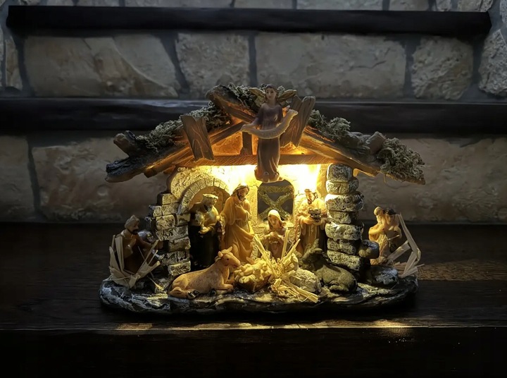 SZOPKA BOŻONARODZENIOWA KAMIENNA 30 CM Z OŚWIETLENIEM I FIGURAMI STAJENKA