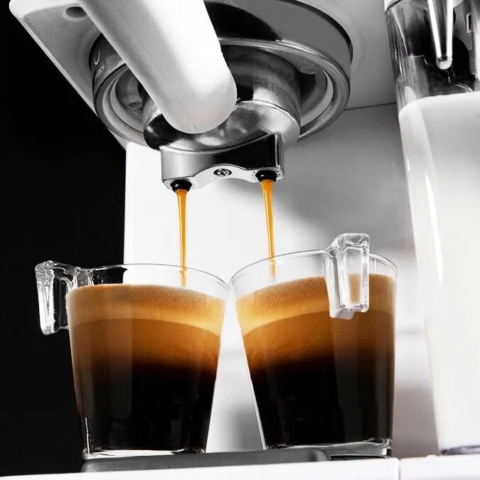 Kolbowy ekspres ciśnieniowy Cecotec Power Espresso Bianco