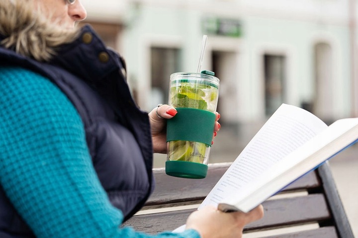 Szklany kubek do kawy ze słomką Vialli Design FUORI 600ml 30398 (zielony)