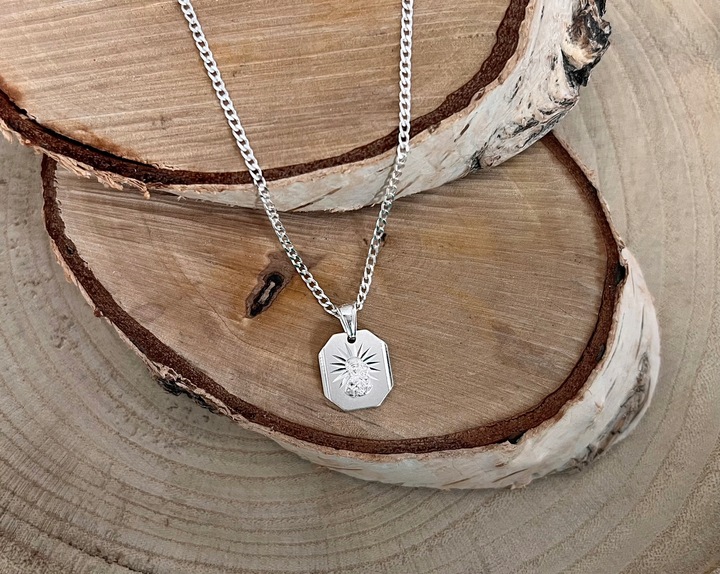 Srebrny łańcuszek 50 cm z medalikiem Matki Boskiej komunijny czy na chrzest