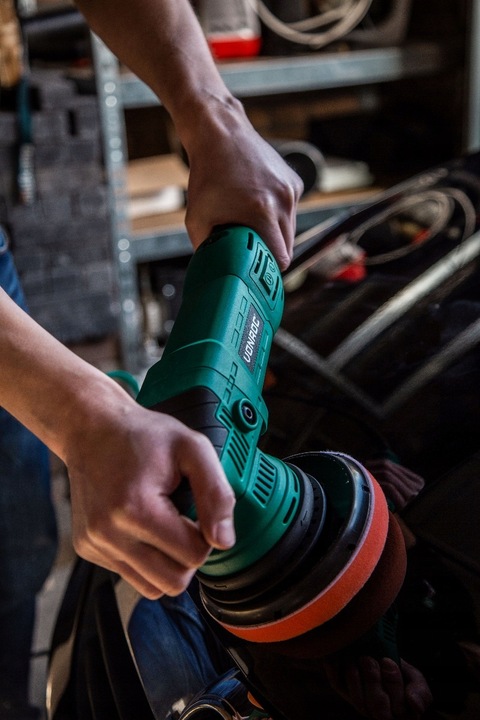 Polerka samochodowa 1050W – 150mm plus 4 pady