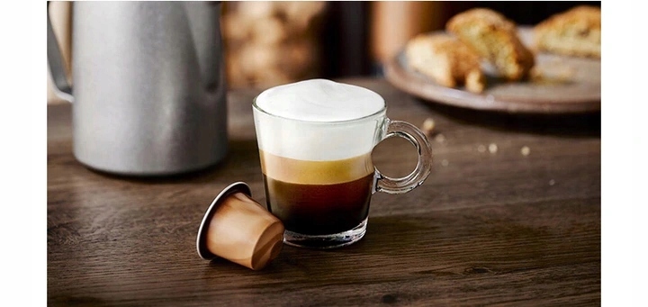 Ekspres do kawy na kapsułki Nespresso ze spieniaczem DeLonghi EN267.BAE (P)