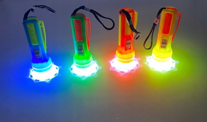 ZESTAW 4 SZTUK MINI LATARKA LED