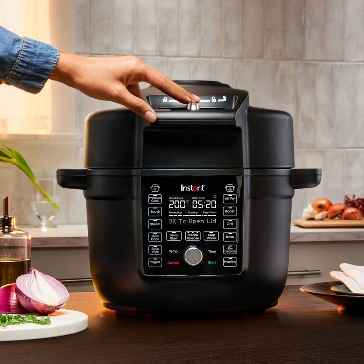 Instant Pot DC Ultimate Lid Air Fryer multicooker