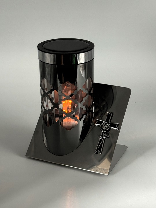 Premium Znicz Solarny na Chromowanej podstawie Motyw Czarnego Krzyża 23 cm