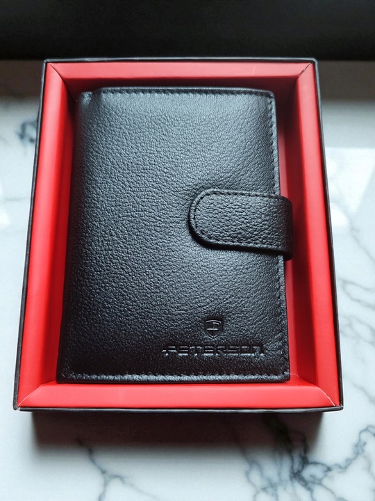 PREZENT NA DZIEŃ CHŁOPAKA TATY SKÓRZANY PORTFEL Z GRAWEREM MĘSKI DLA NIEGO