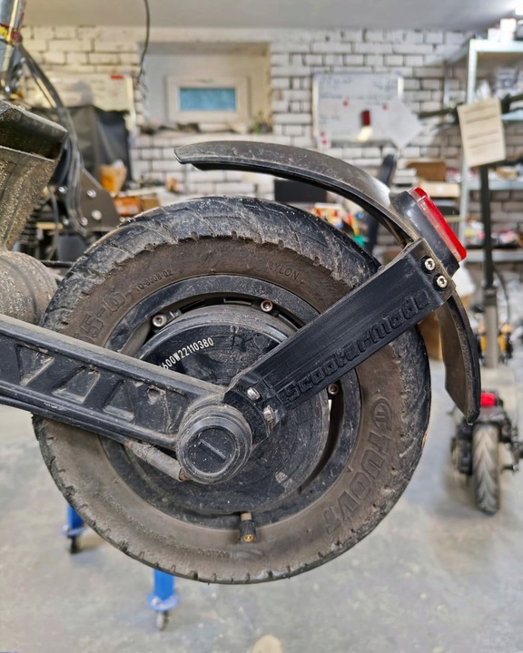 Wspornik błotnika Motus PRO 10 2022 WYTRZYMAŁY