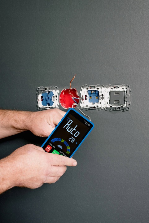 SMART MULTIMETR MIERNIK CYFROWY PRĄDU ZESTAW LCD LATARKA ELEKTRYCZNY NCV