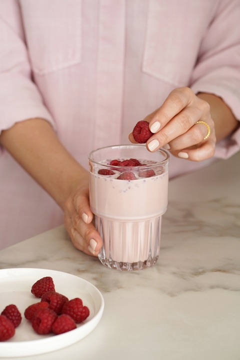 BIALKO WPC KONCENTRAT BEZ LAKTOZY WEGAŃSKIE, BIAŁA CZEKOLADA-MALINA
