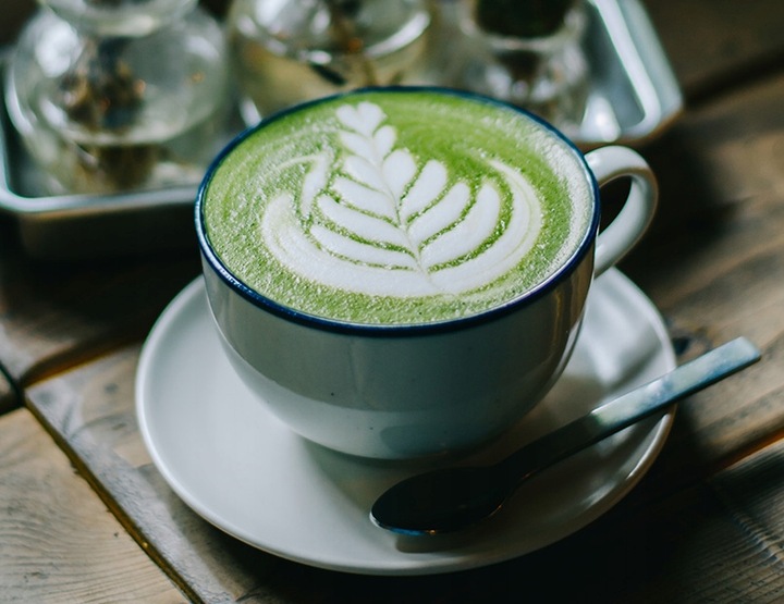 Matcha Latte Truskawkowa Japońska Zielona Herbata Instant 5 szt. MOKATE